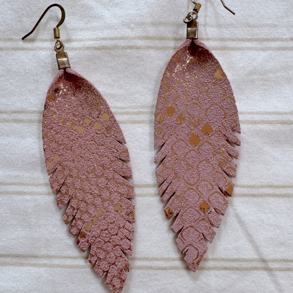 Light as a feather earrings